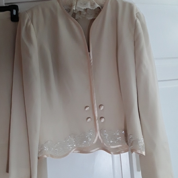 Light pink silk jacket and matching long skirt - Picture 3 of 13